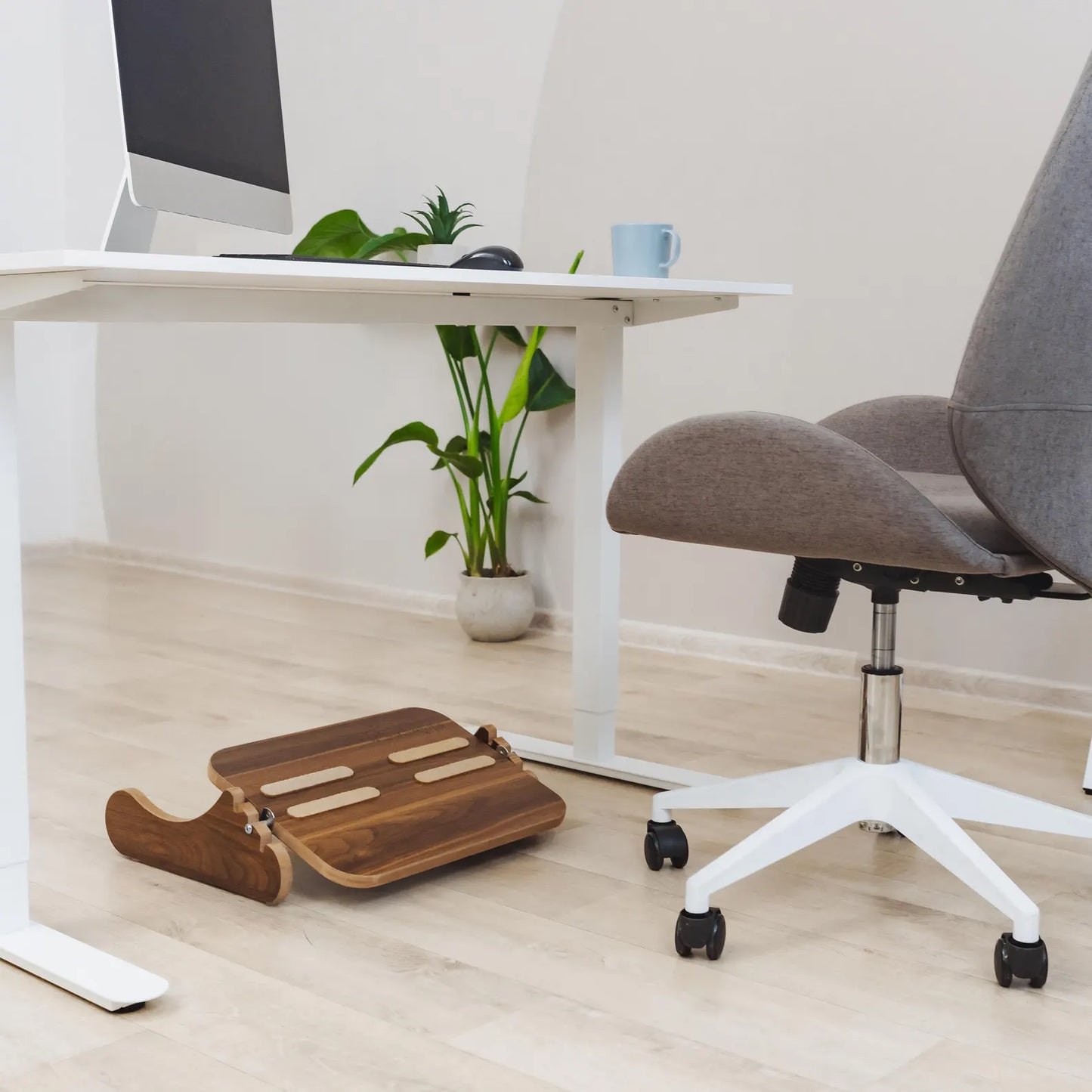 ergonomic footrest